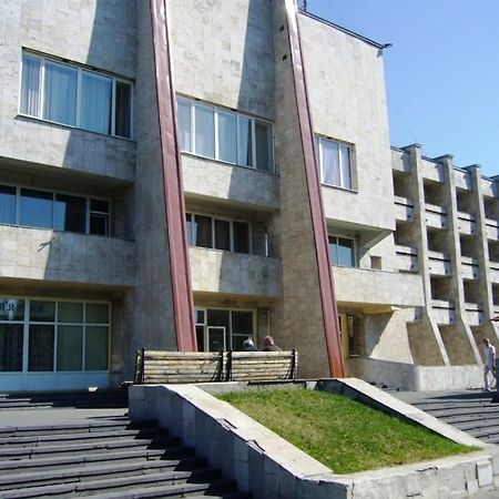Hotel Profspilkovyi Lutsʼk Екстериор снимка