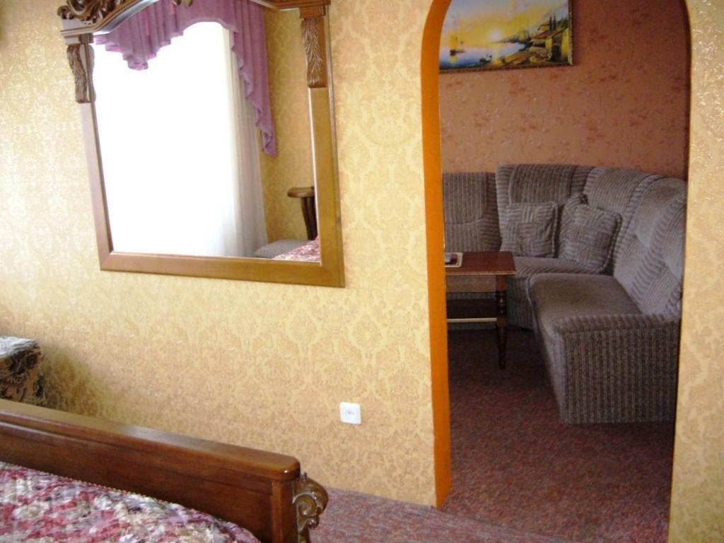 Hotel Profspilkovyi Lutsʼk Екстериор снимка