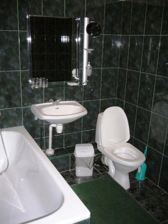 Hotel Profspilkovyi Lutsʼk Стая снимка