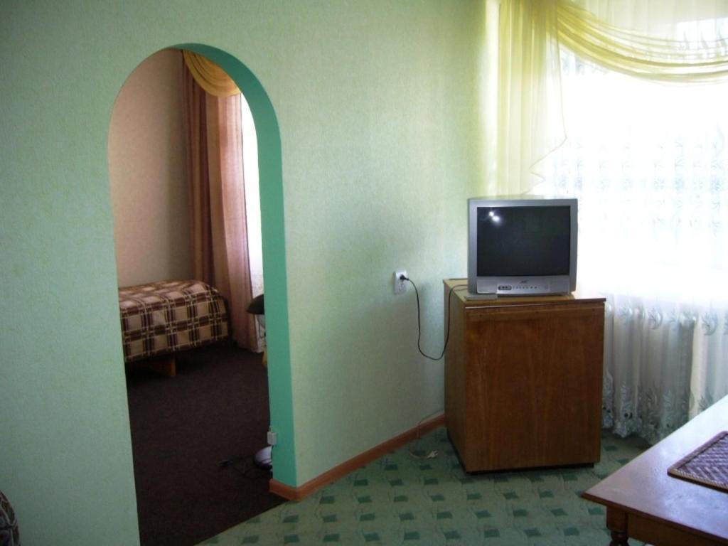 Hotel Profspilkovyi Lutsʼk Екстериор снимка