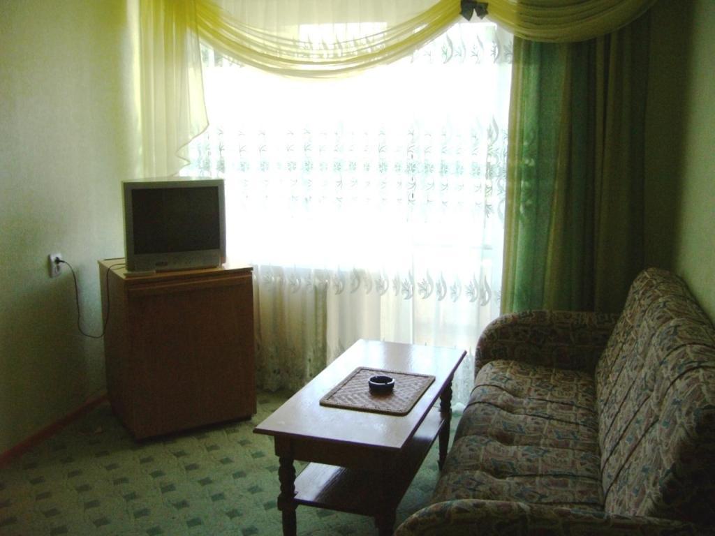 Hotel Profspilkovyi Lutsʼk Екстериор снимка