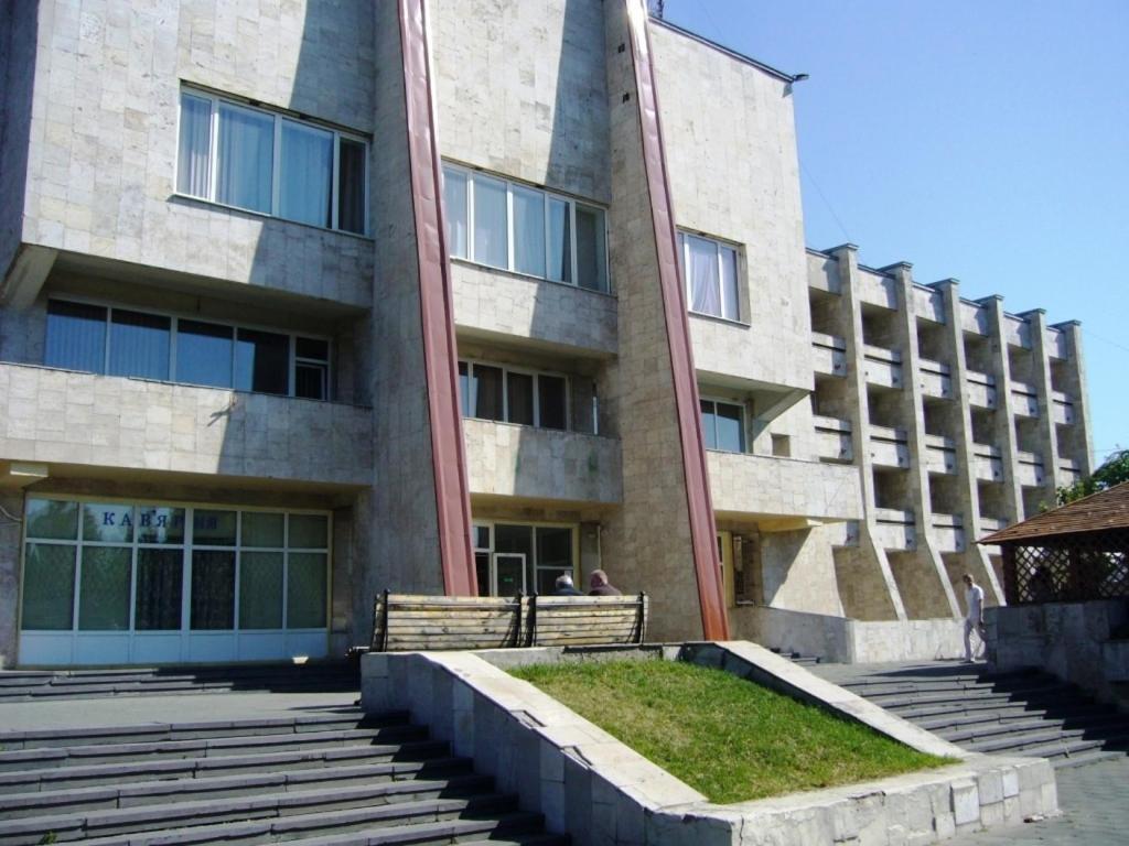 Hotel Profspilkovyi Lutsʼk Екстериор снимка