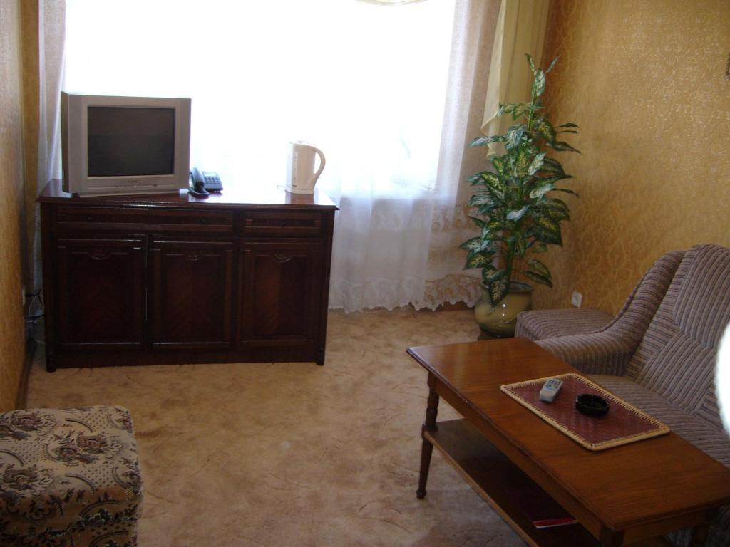 Hotel Profspilkovyi Lutsʼk Екстериор снимка