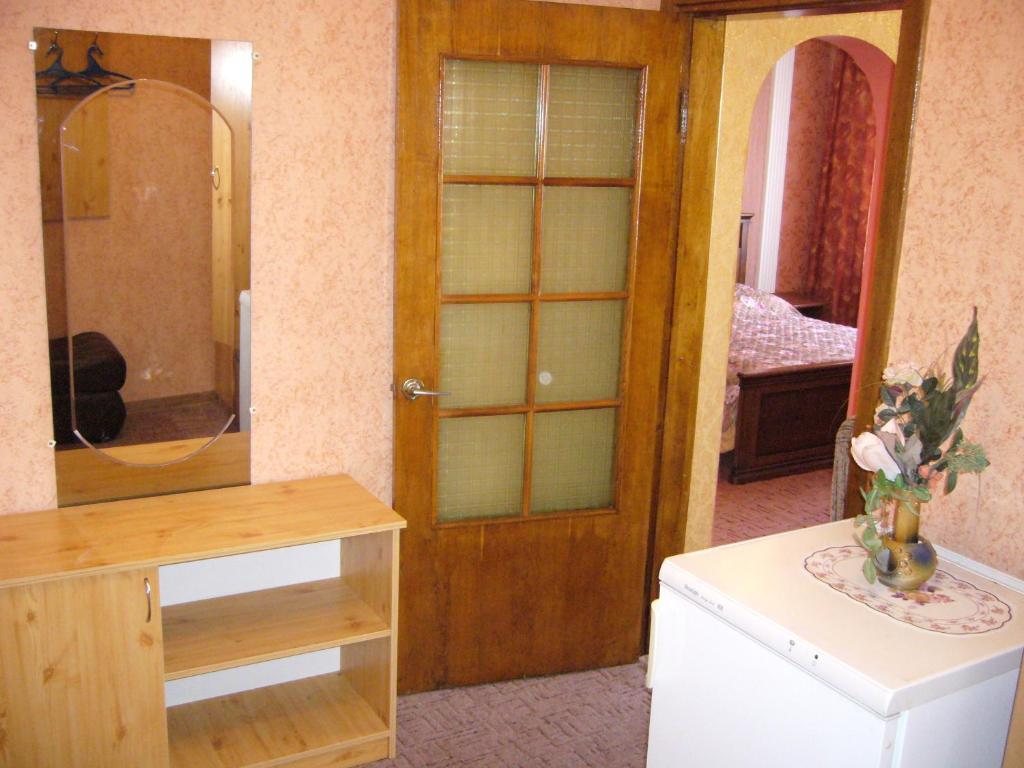 Hotel Profspilkovyi Lutsʼk Стая снимка