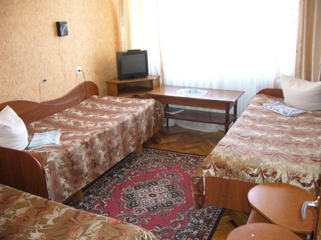 Hotel Profspilkovyi Lutsʼk Стая снимка