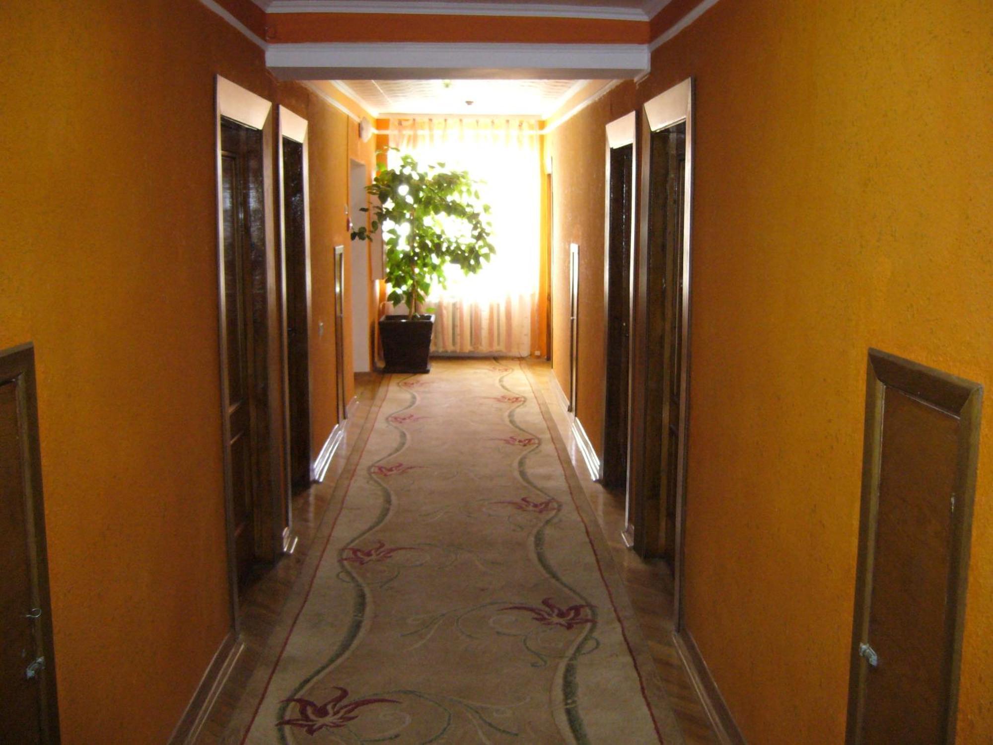 Hotel Profspilkovyi Lutsʼk Екстериор снимка