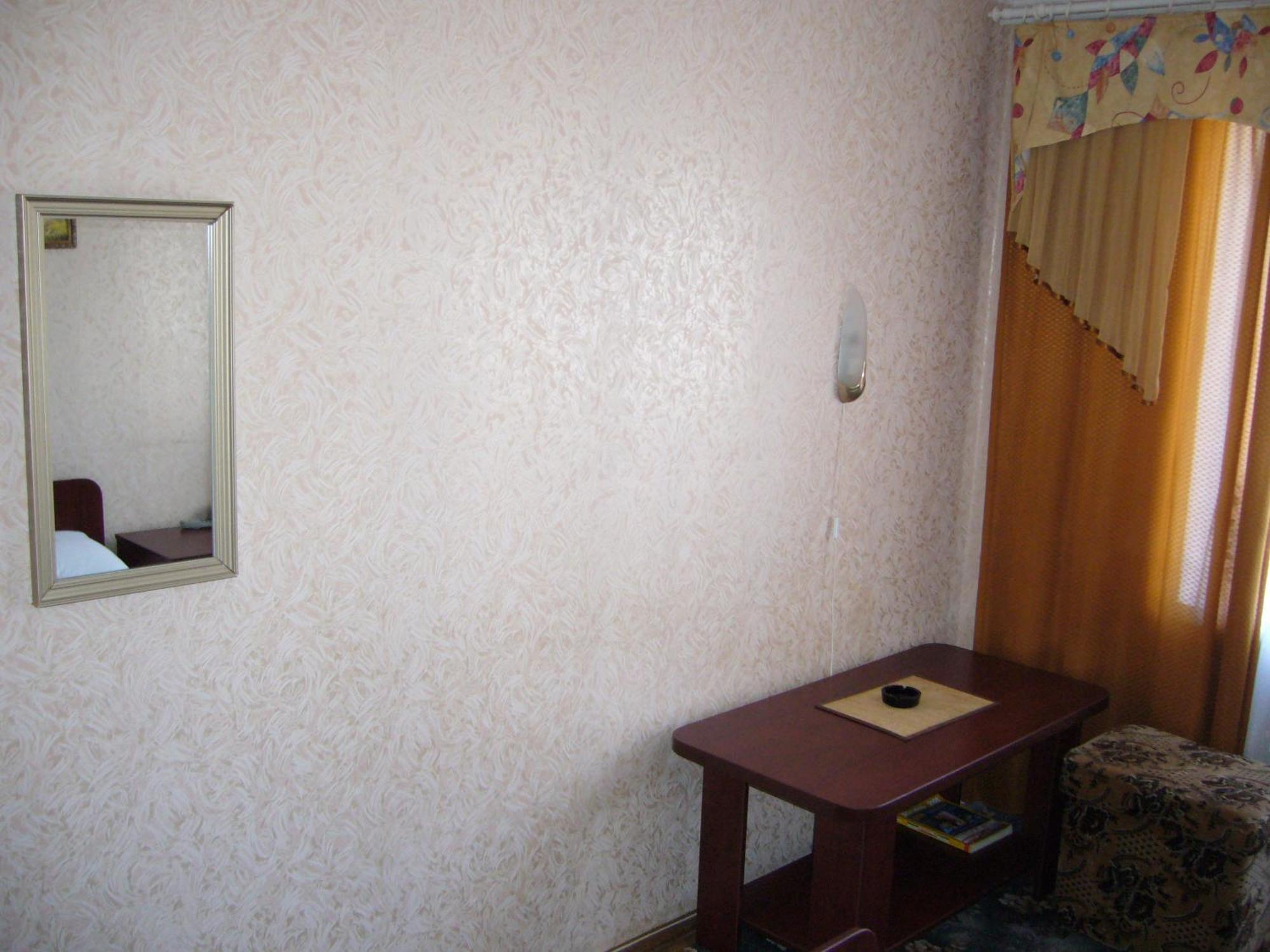 Hotel Profspilkovyi Lutsʼk Екстериор снимка