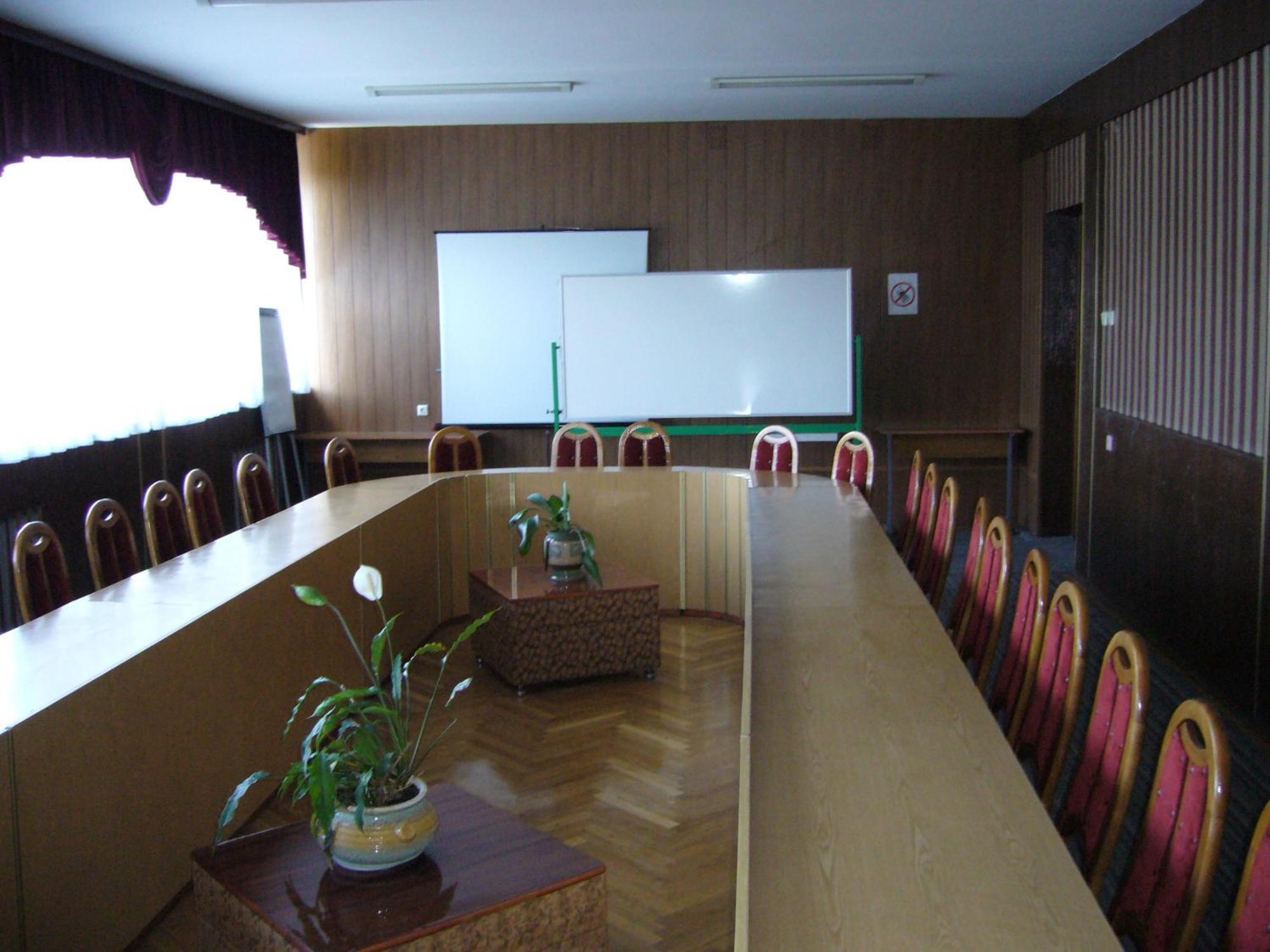 Hotel Profspilkovyi Lutsʼk Екстериор снимка