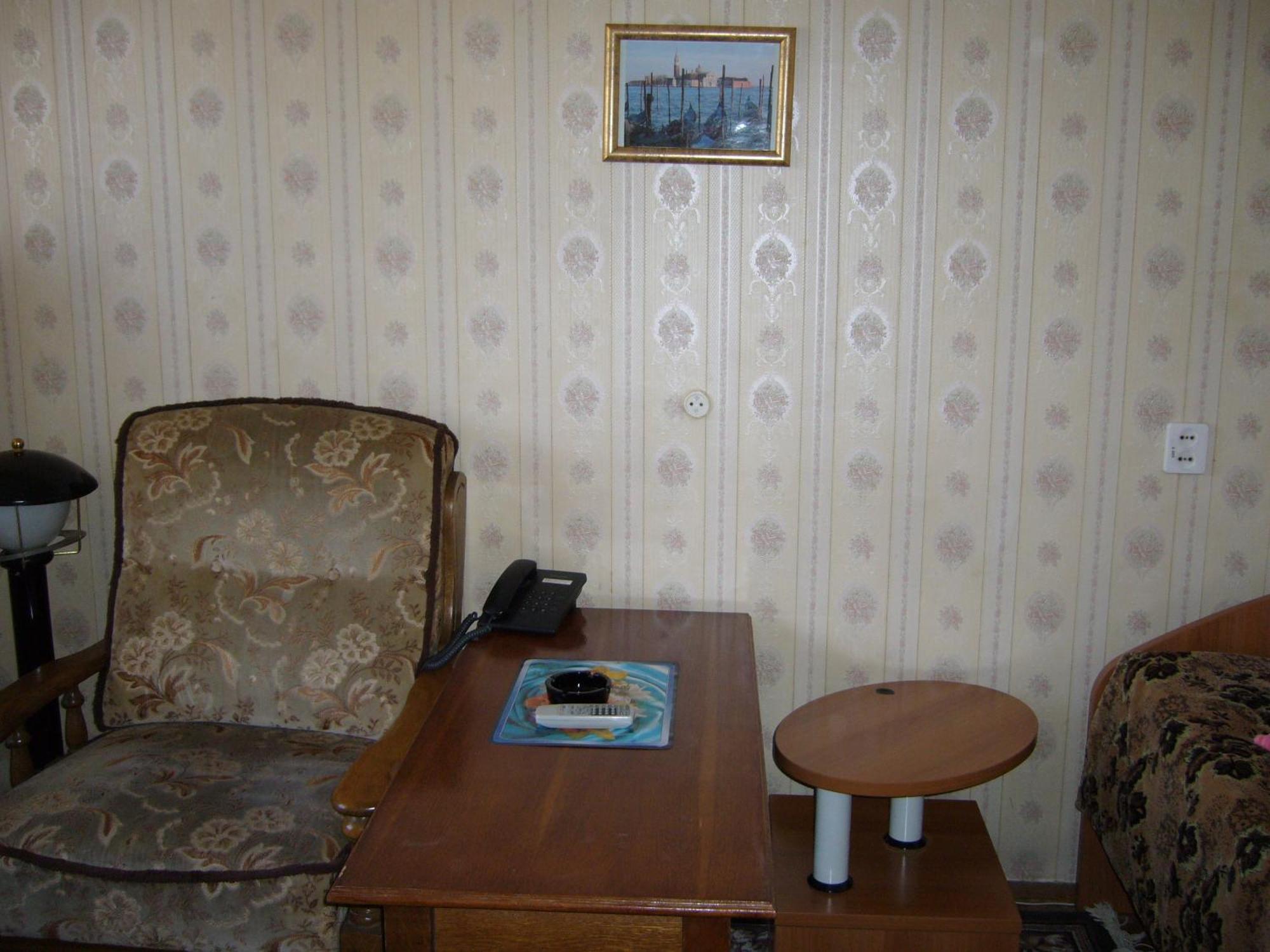 Hotel Profspilkovyi Lutsʼk Екстериор снимка