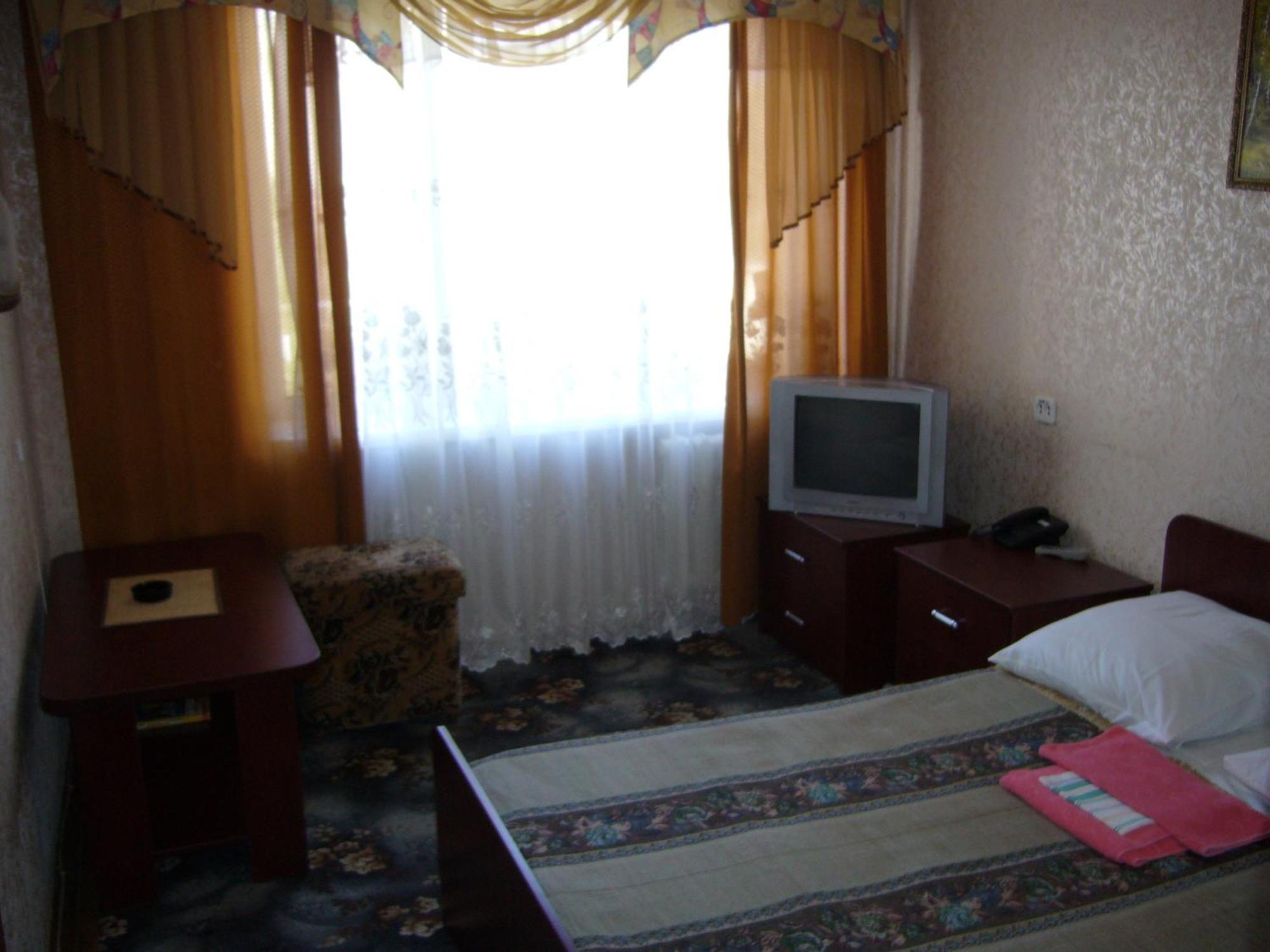 Hotel Profspilkovyi Lutsʼk Екстериор снимка