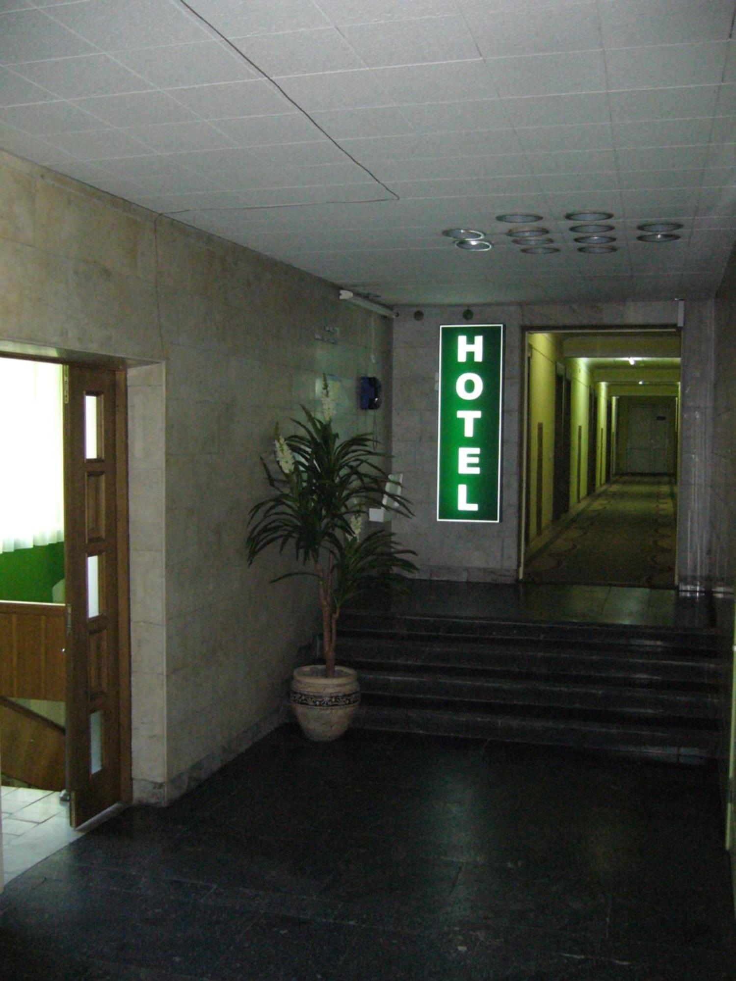 Hotel Profspilkovyi Lutsʼk Екстериор снимка