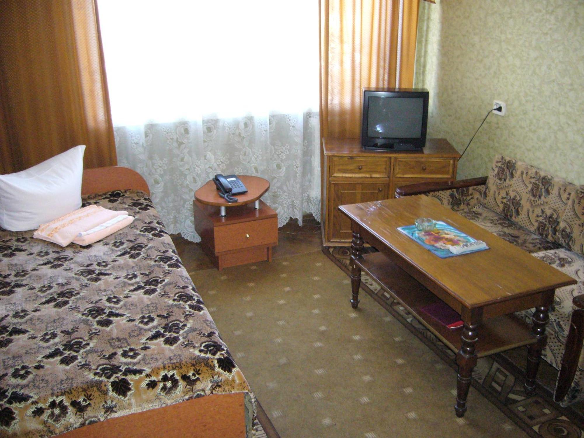 Hotel Profspilkovyi Lutsʼk Екстериор снимка