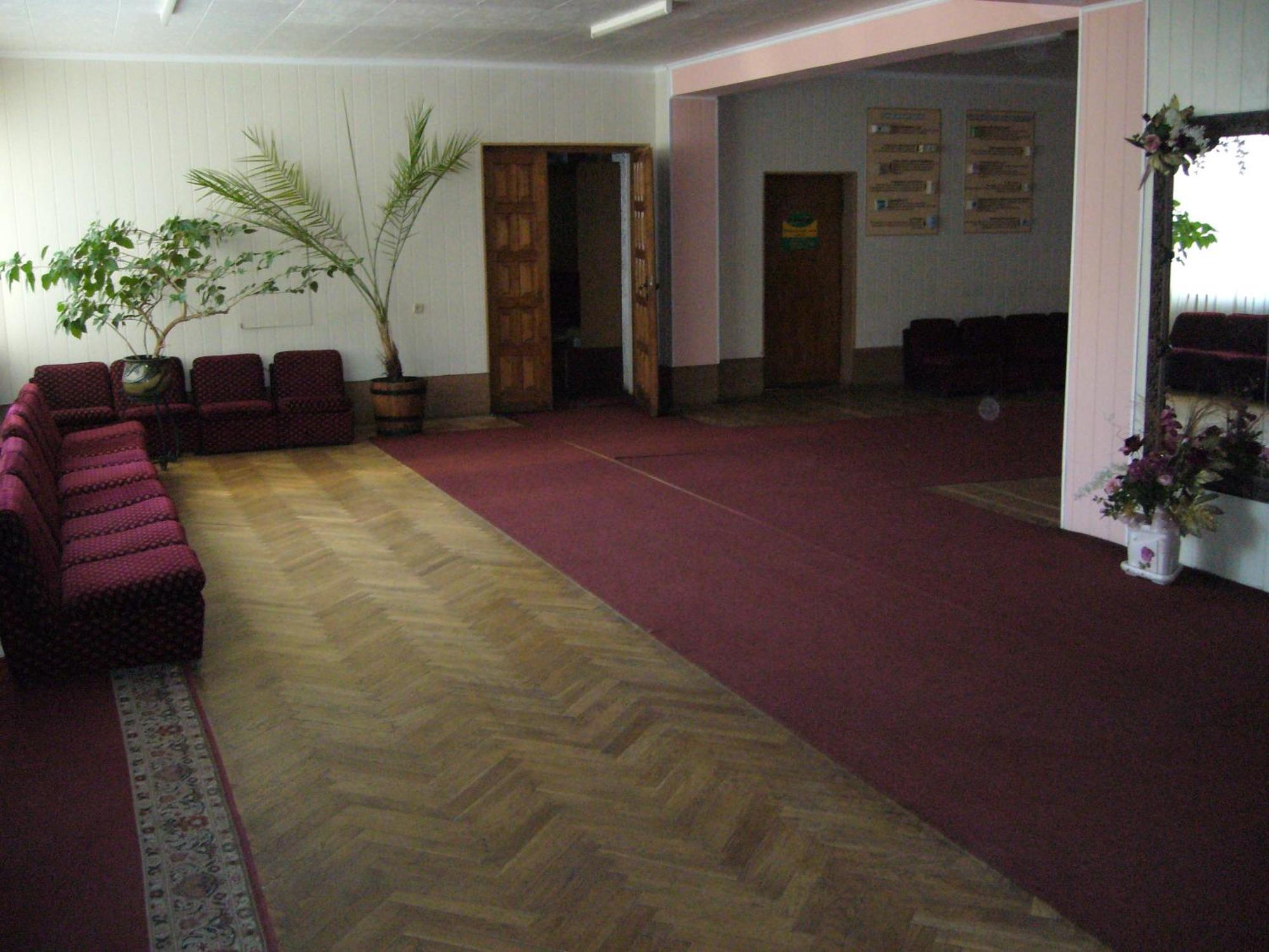 Hotel Profspilkovyi Lutsʼk Екстериор снимка